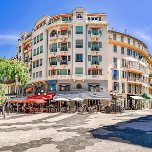 Magenta Apartment