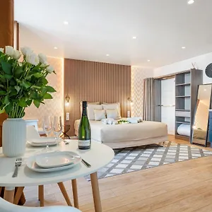 Renting - Massena - Luxe - Jacuzzi - Terrace - King Bed - Ac Apartment
